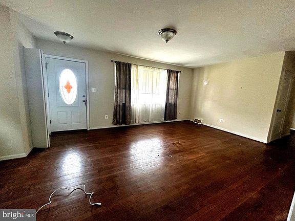 5th image of 3516 Riviera St