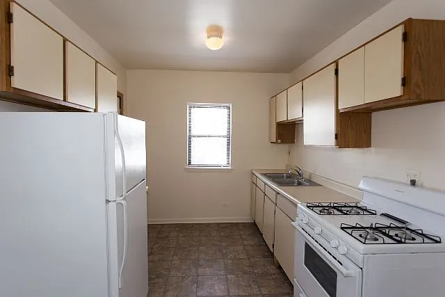 Building Photo - 5742 N Winthrop Ave #803