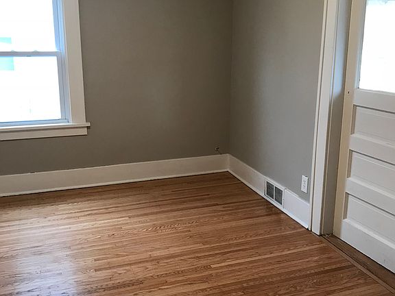 2nd image of 18 Kingsboro Rd #Up