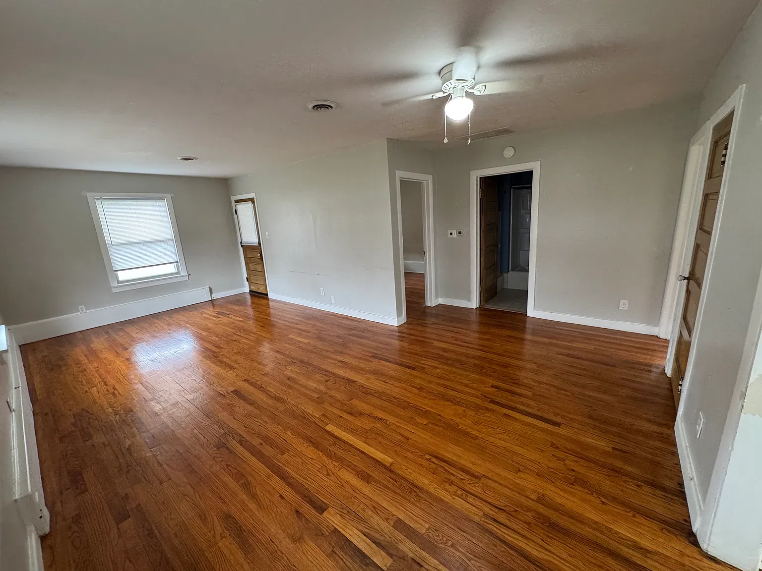 2 bed, 836 sqft, $1,300 — Photo 4