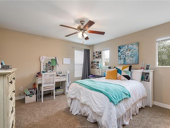 3rd image of 1206 Hardwood Ln