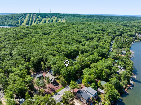 117 S Lake Dr, Lake Harmony, PA 18624