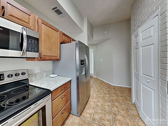 5th image of 860 N Lake Sterling Ct