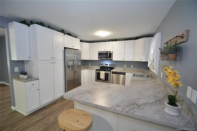 2nd image of 168 Hillndale Ln
