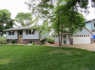 200 S Nora St, Viborg, SD 57070