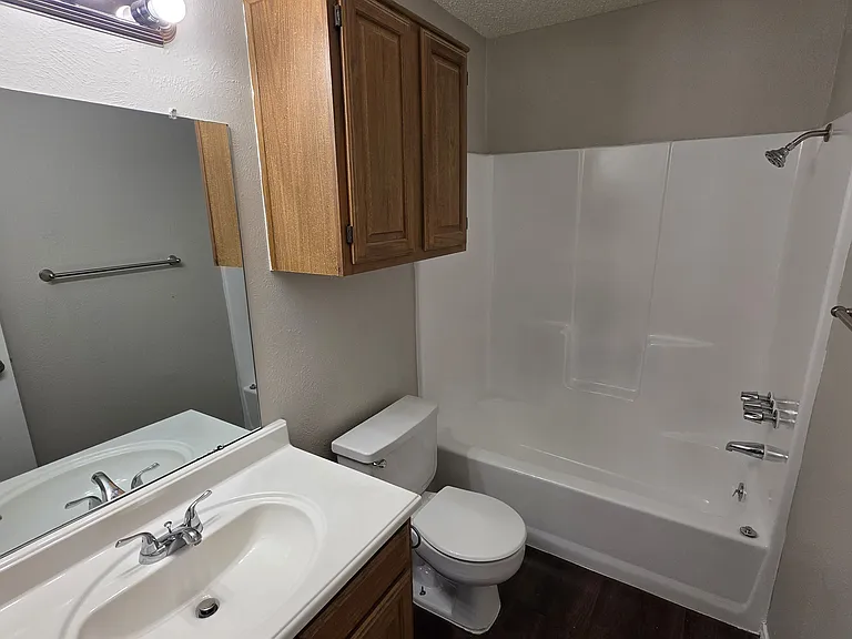 566 E Windsor Dr — Photo 8