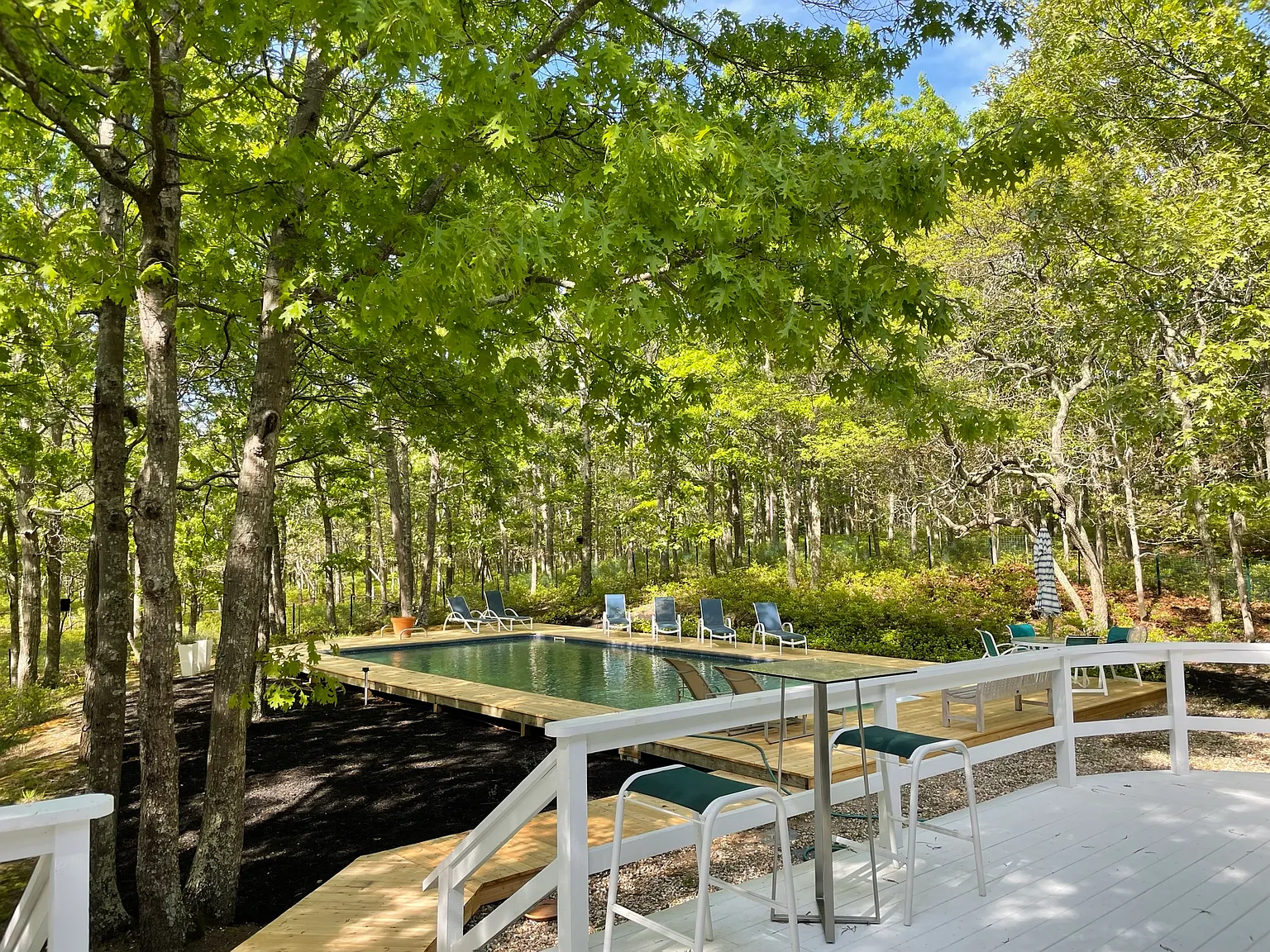 Northwest Contemporary Near The Village Of East Hampton — Photo 1