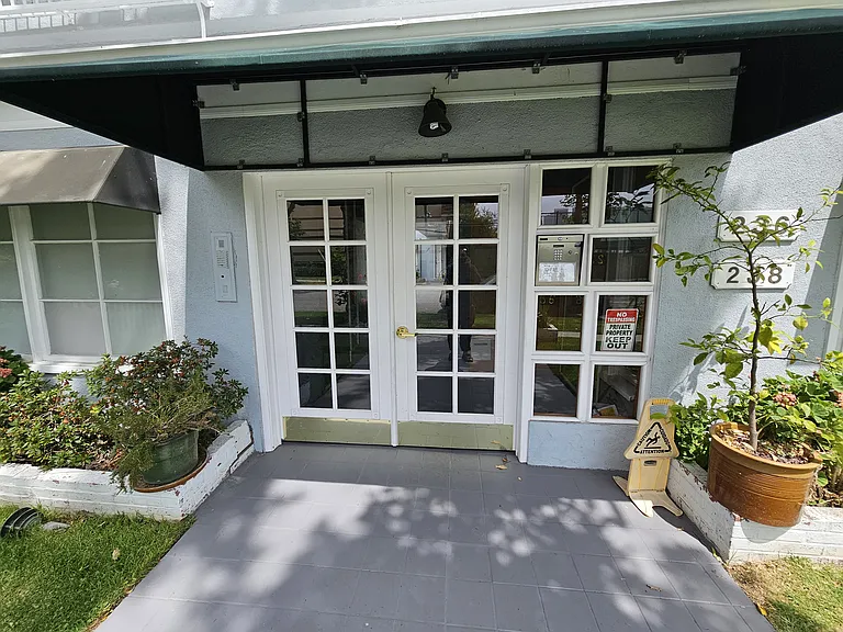 236 S Rexford Dr #1/4 — Photo 5