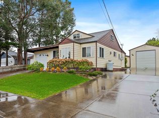 2243 17th St, North Bend, OR 97459