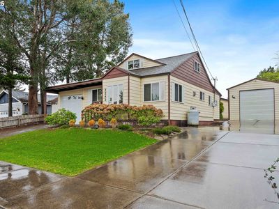 2243 17th St, North Bend, OR, 97459