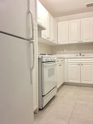 Rented by Quest Realty Sunnyside Corp | media 10