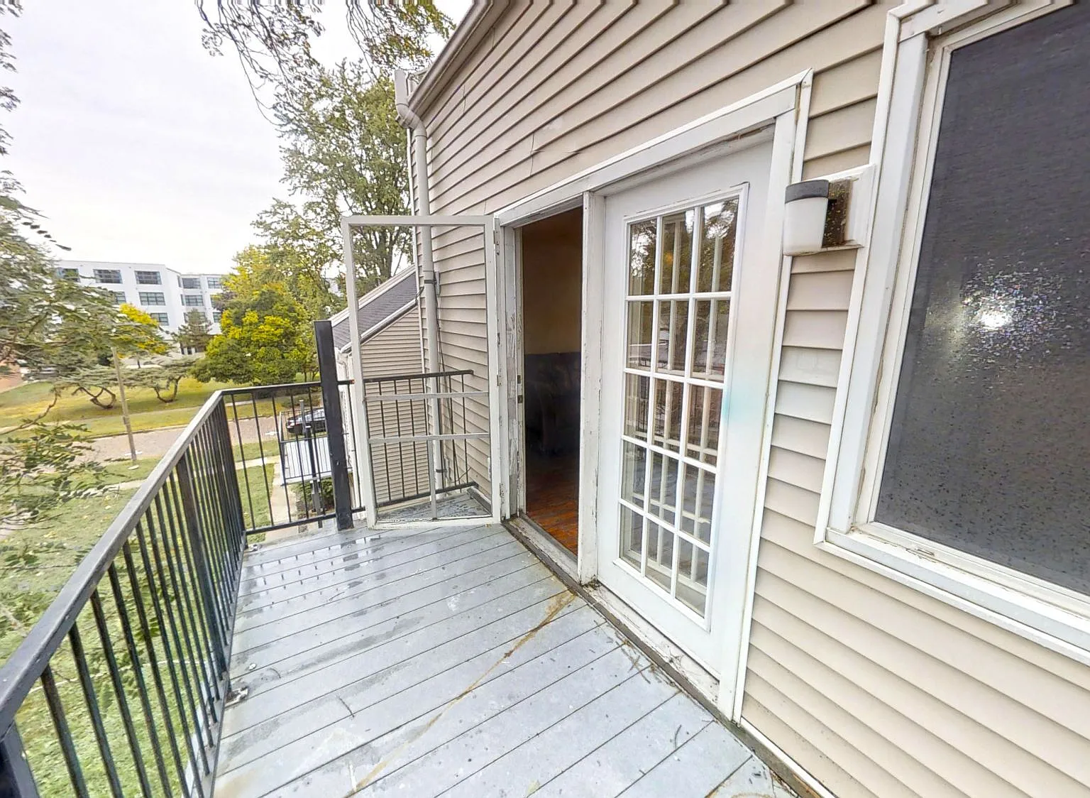 211 E Clark St — Photo 4