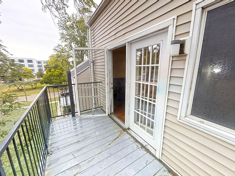 211 E Clark St — Photo 4