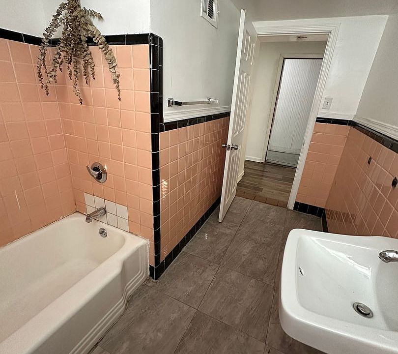 1st image of 13725 La Salle Blvd APT B2