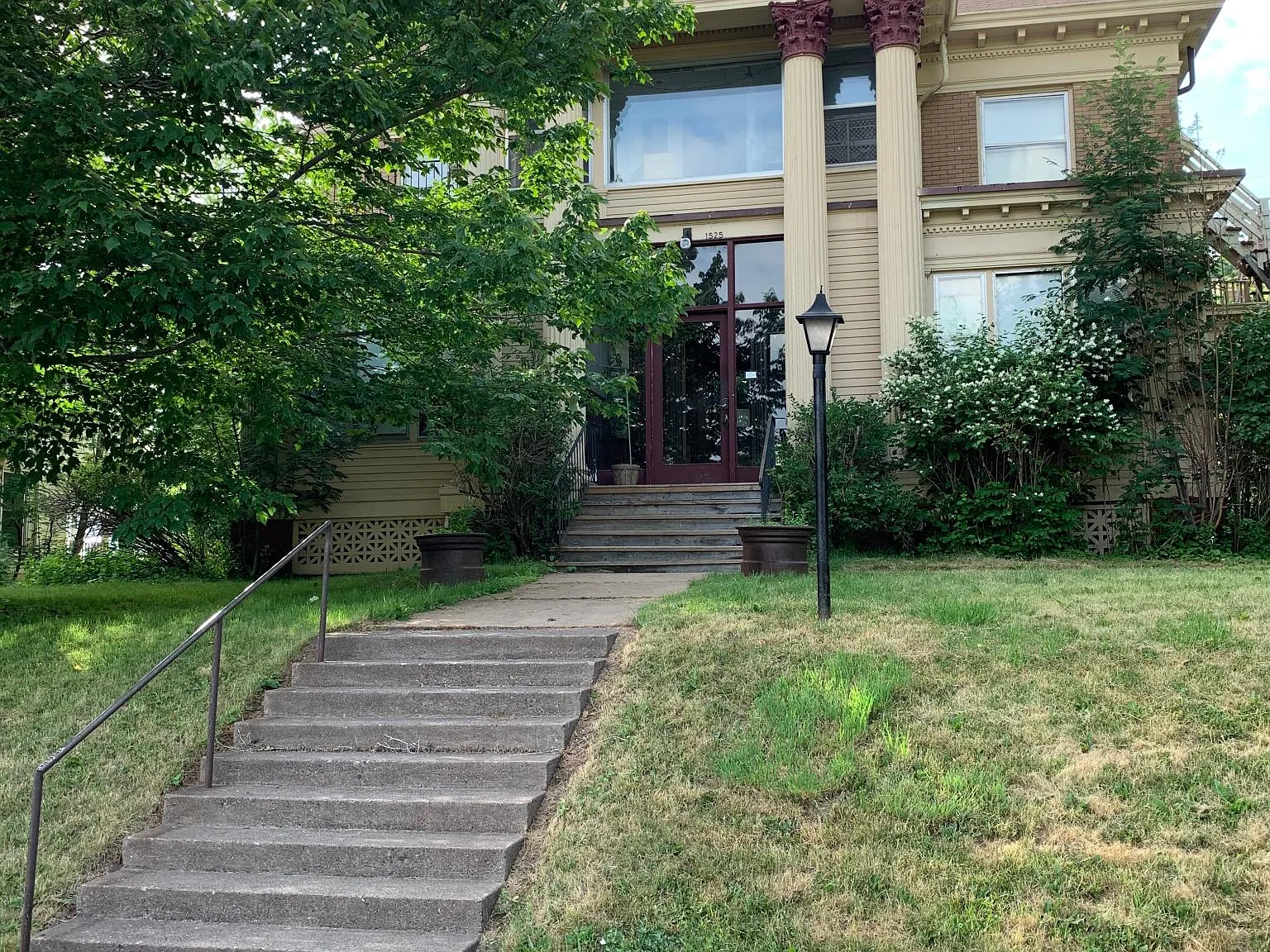 1525 E Superior St — Photo 2
