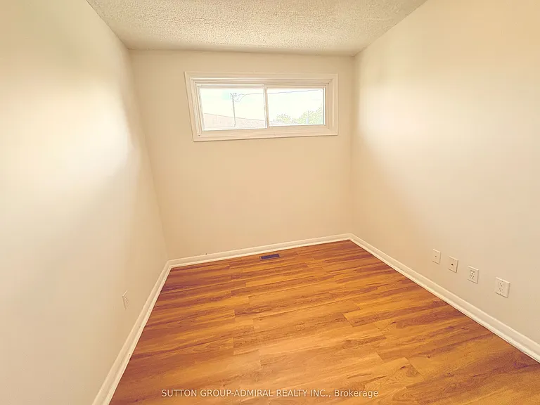 319 Dovedale Dr — Photo 11