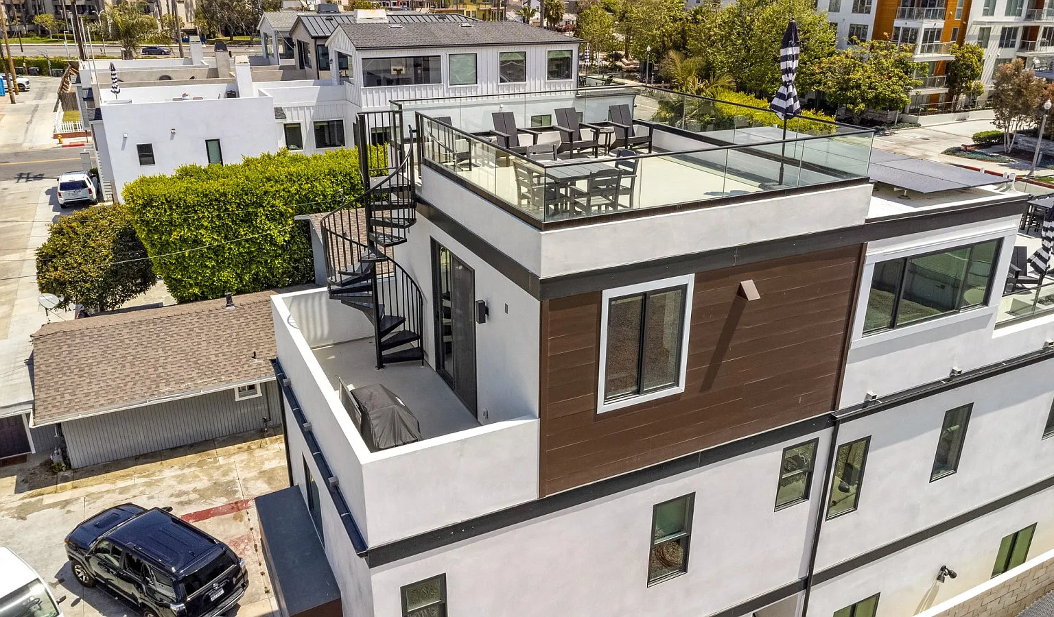 2 bed, 1.5 bath, 1050 sqft, $7,000 — Photo 3