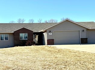 277 Maple Ridge Dr, Henderson, MN 56044