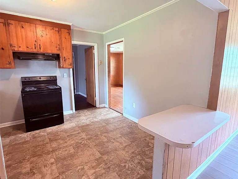165 W College St — Photo 6