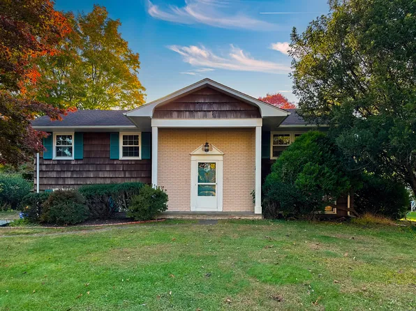 11 Pheasant Lane, Norwalk, CT 06854