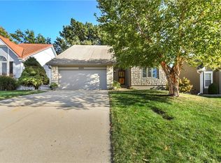 633 NE Saint Andrews Cir, Lees Summit, MO 64064