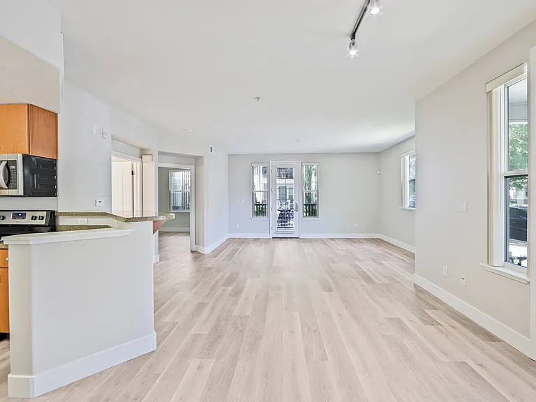 Kensington Apartments — Photo 11