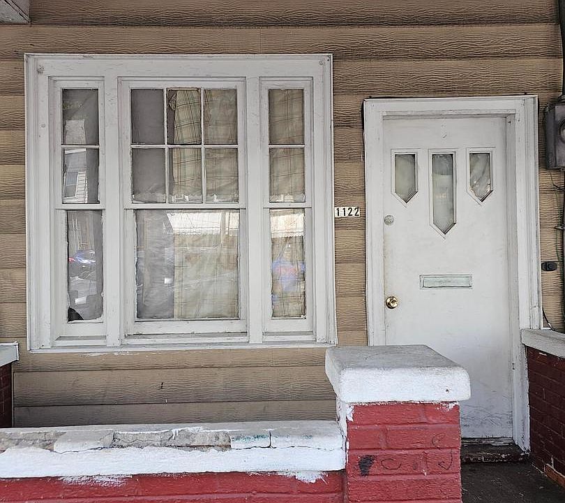 1st image of 1122 E Centre St