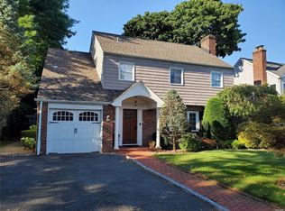 97 Wright Rd, Rockville Centre, NY 11570