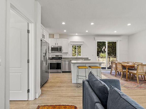 5th image of 39934 Gualala Court