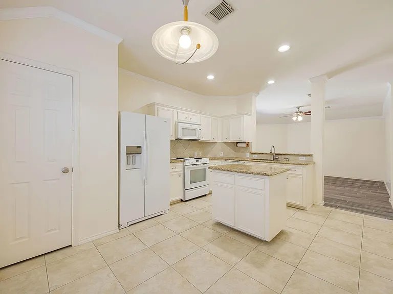 20602 Naples Terrace Ln — Photo 9