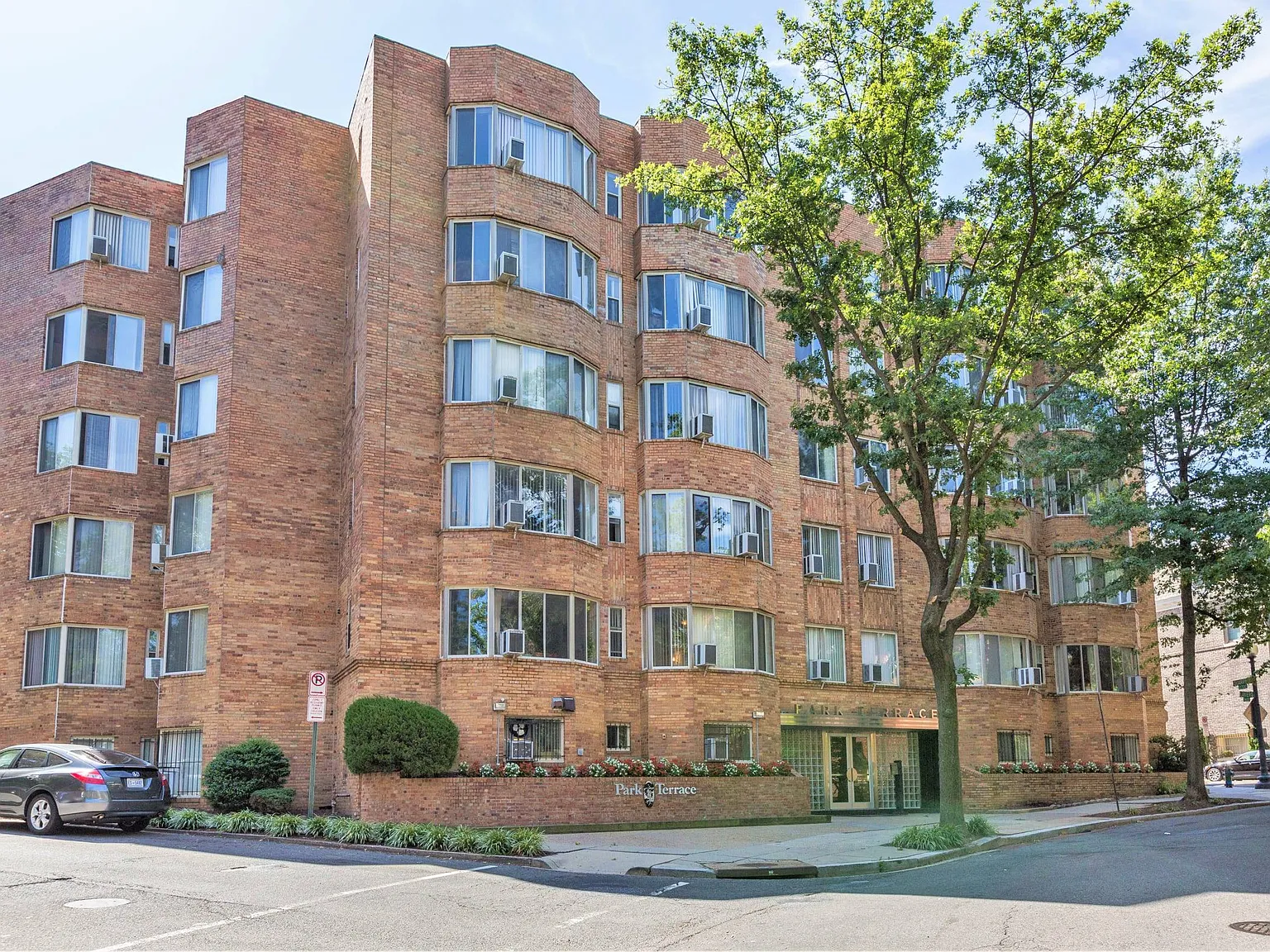 Park Terrace — Photo 1