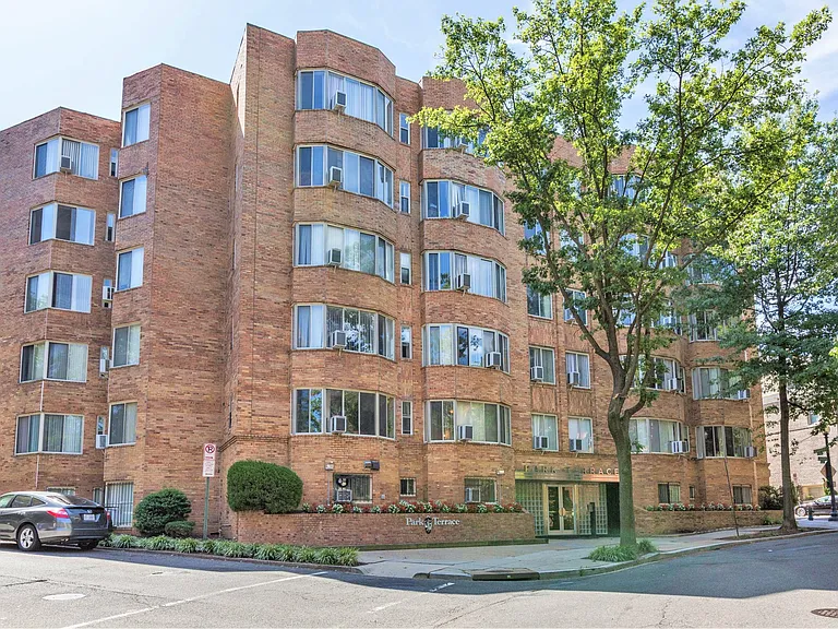 Park Terrace — Photo 1