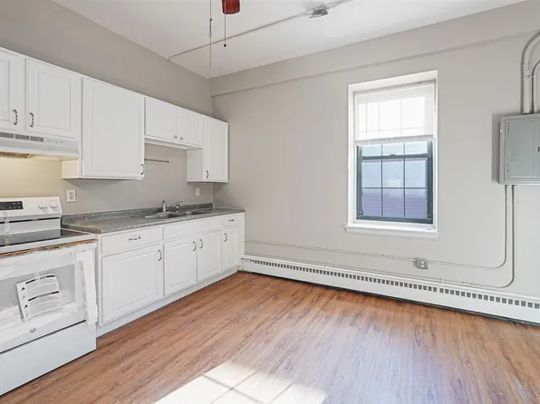 26 Main St, 26 Main St #12, Woonsocket, RI 02895