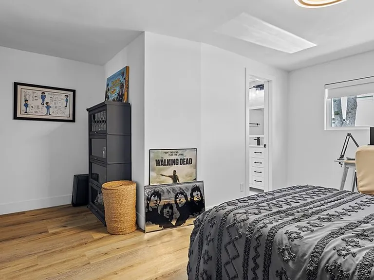 334 W Valencia Ave — Photo 16