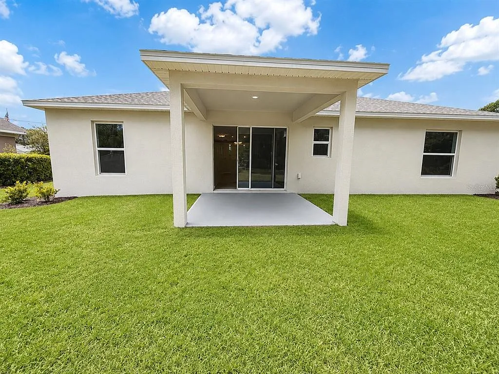 3 bed, 2.0 bath, 1504 sqft, $2,400 — Photo 2