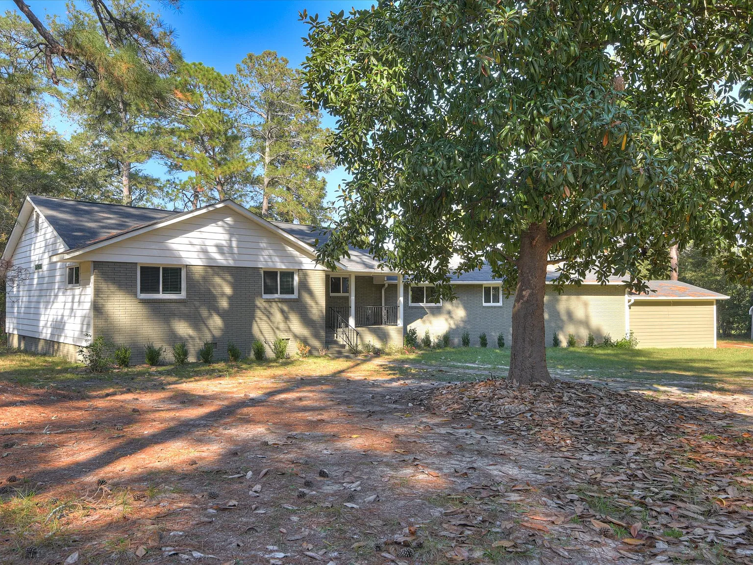 Renovated home on Acreage — Photo 3
