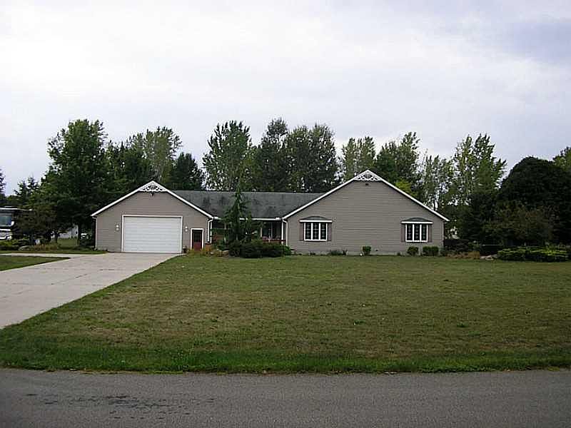 1st image of 10589 N Edgewood Dr