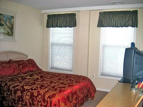 2nd image of 611 4th St #205