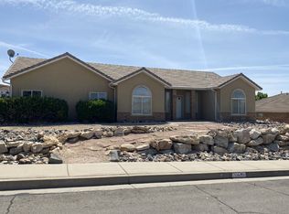 706 E Red Sands Dr, Washington, UT 84780