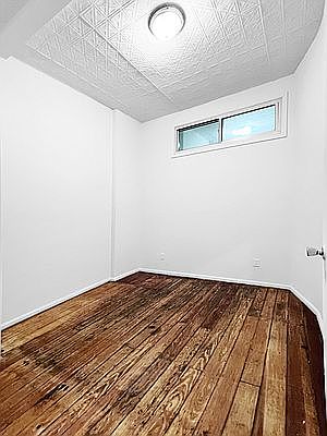 5th image of 239 Kingsland Ave APT 1L