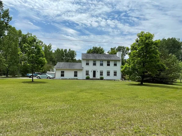 3100 Fry Rd, Highland, MI 48357