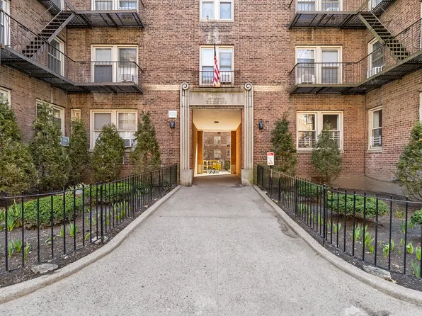 43-10 48th Avenue image 2 of 13