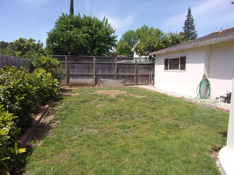 718 Linwood St — Photo 18