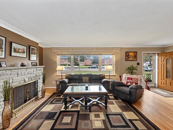 3rd image of 6247 Loughborough Ave
