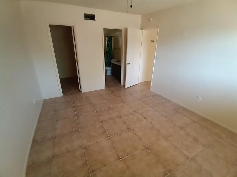 1802 E Adelaide Dr — Photo 11