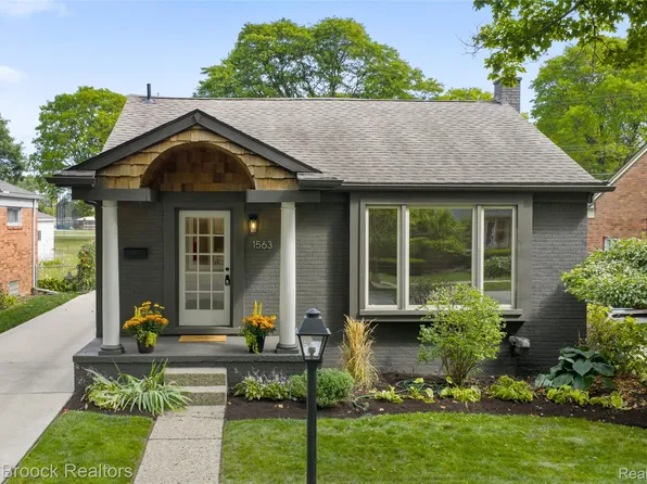 1563 Cheltenham Rd, Birmingham, MI 48009