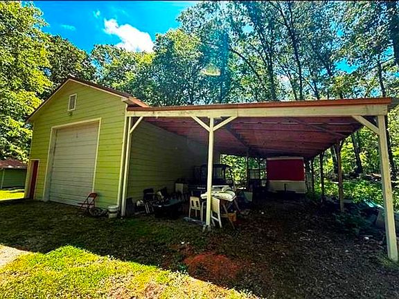 3rd image of 50 Cherokee Rd