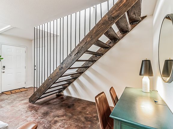 5th image of 1501 Rockdale Cir #B