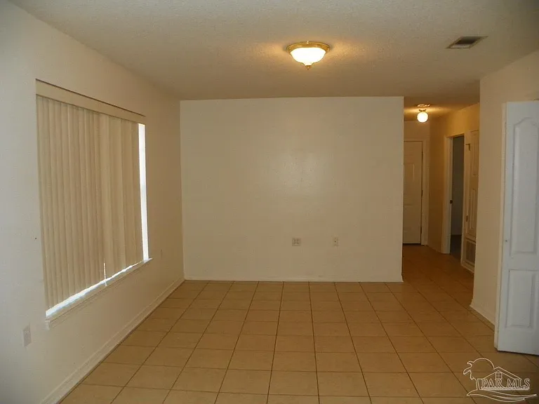 215 Wildflower Ln — Photo 3