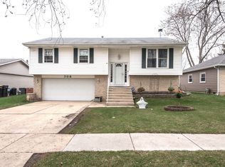 708 Wicker Ave, Streamwood, IL